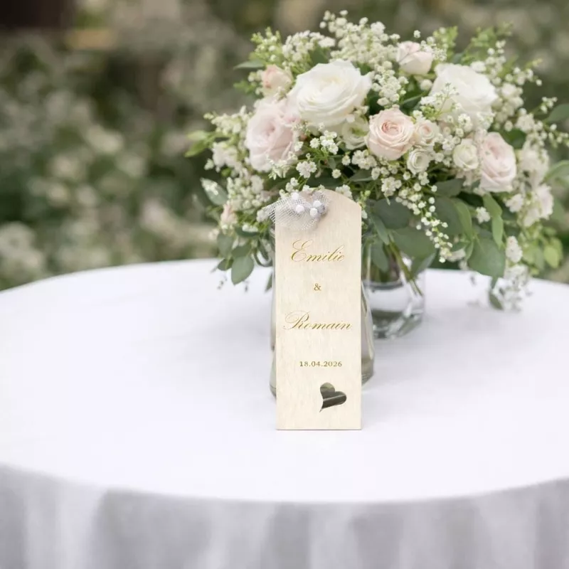 Marque-page en contreplaqué avec découpe coeur