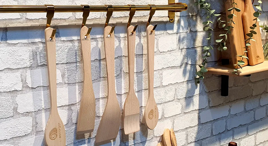 Ustensiles en bois à personnaliser pour la cuisine – idées cadeaux originales à offrir