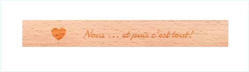 Réglette en hêtre avec fente d'insertion