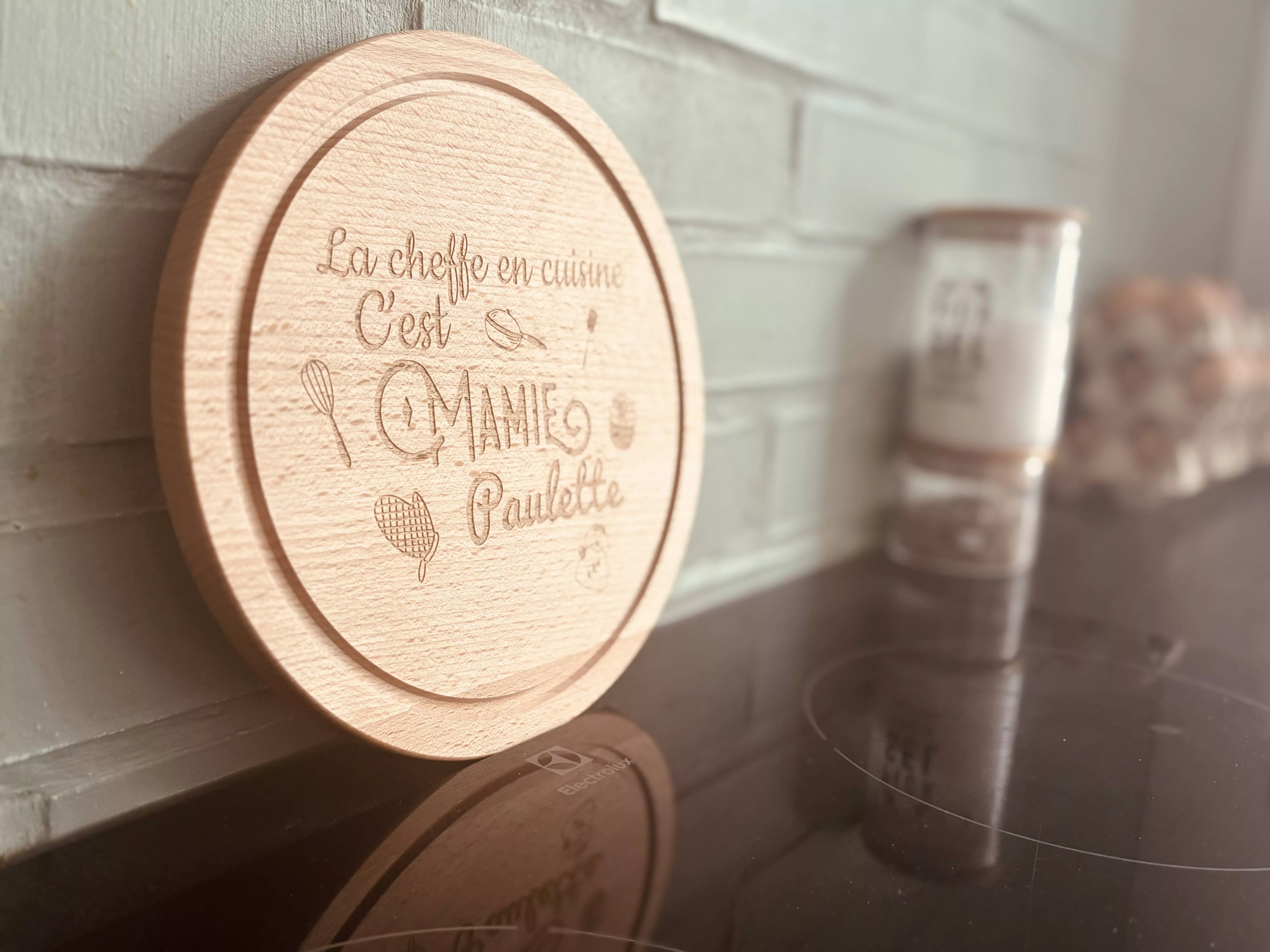 Planche à découper ronde en hêtre, avec rainure à jus